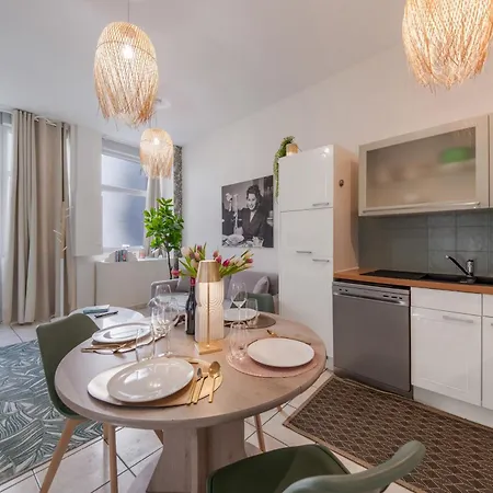 Апартаменты La Vie Est Belle - Patio - 2 Ch - Possiblite Parking Prive